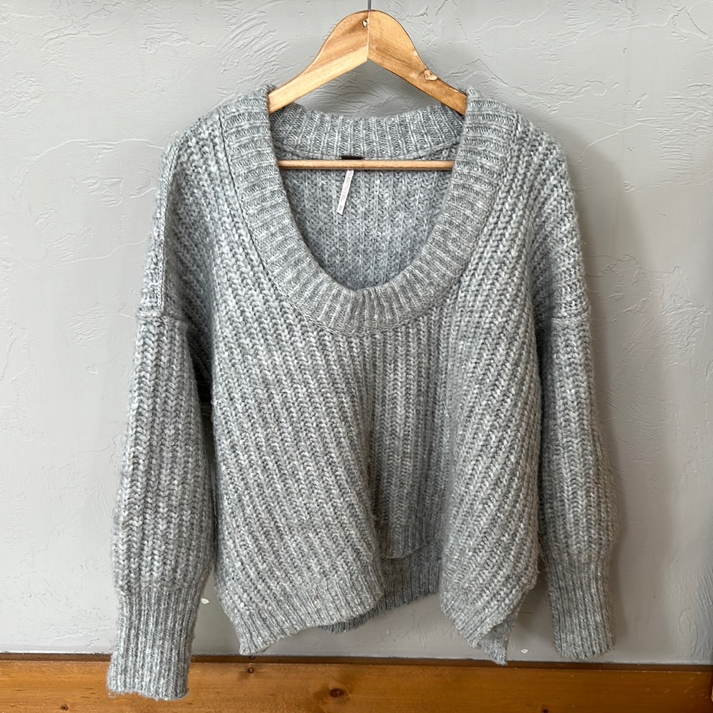 Free People cropped crew neck grey sweater in XS